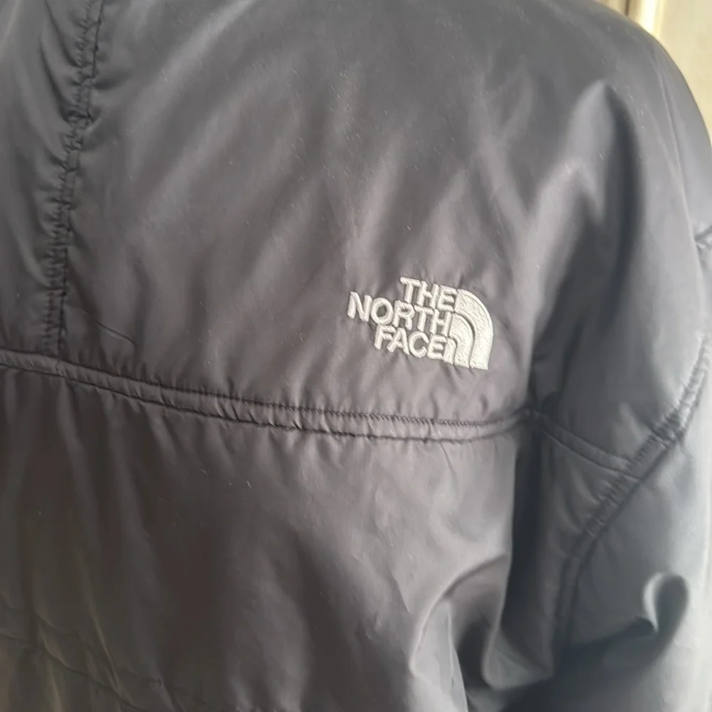 The North Face Men’s Light Weight  Zip Up Jacket